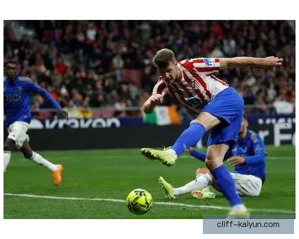 西蒙尼的战术调整助马德里竞技逆袭，表现引发热议值得关注